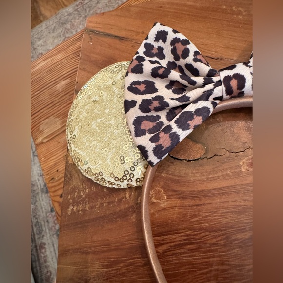 🐭Disney Sequined Mouse Ears, Set of 2 - Picture 9 of 13